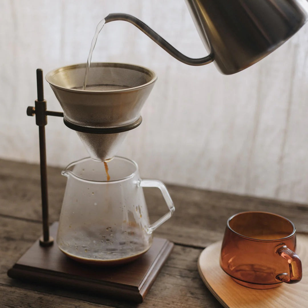 Support pour cafetière filtre en noyer et laiton